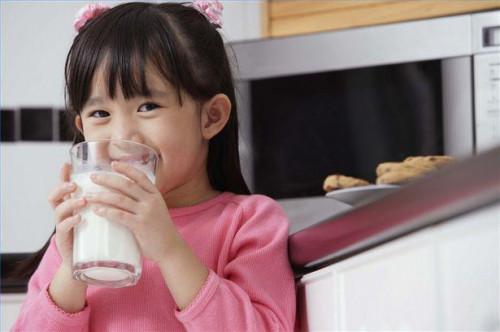 Come si beve latte senza ammalarsi