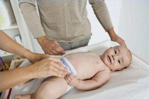 Come trattare la pelle secca su neonati