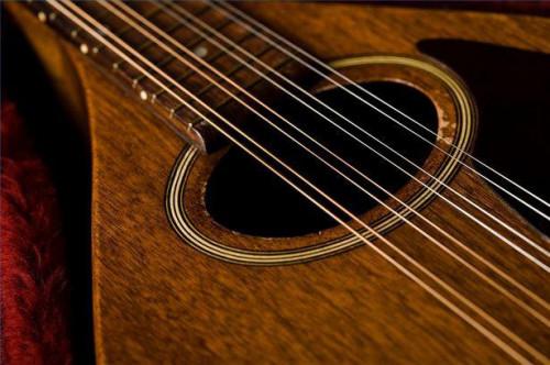 Come si gioca una scala di base sul mandolino