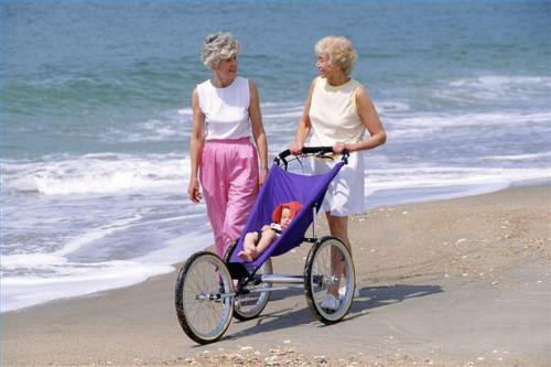 Come selezionare un passeggino se si vive in spiaggia