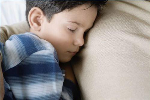 Come curare l'enuresi notturna del bambino