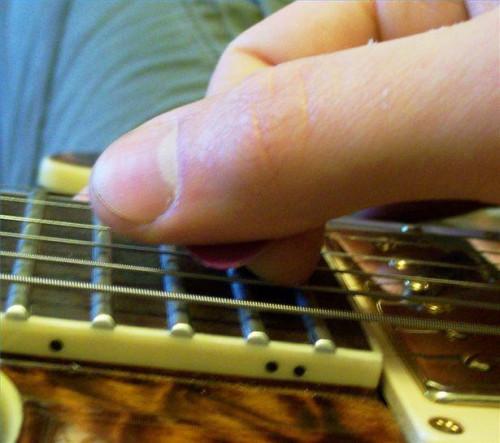 Come si gioca un armonici artificiali alla chitarra