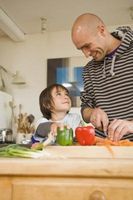 Come ottenere il vostro bambino a mangiare frutta cruda & verdure