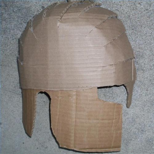 Come fare un casco Spartan di cartone