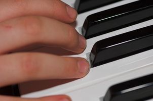 Come si suona un accordo Cluster al pianoforte