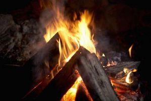 Che cosa sono i gas emessi durante la combustione di legno?