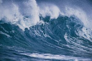 Cosa succede alle onde di Tsunami una volta raggiungono acque poco profonde?