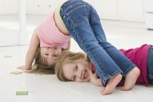 Come sviluppare la buona Toddler & relazioni di pari livello