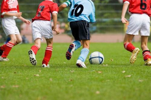 Come aiutare i bambini riescono a sport