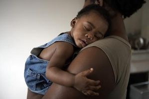 Quali sono gli effetti della cura di bambino vs casa cura sui neonati?